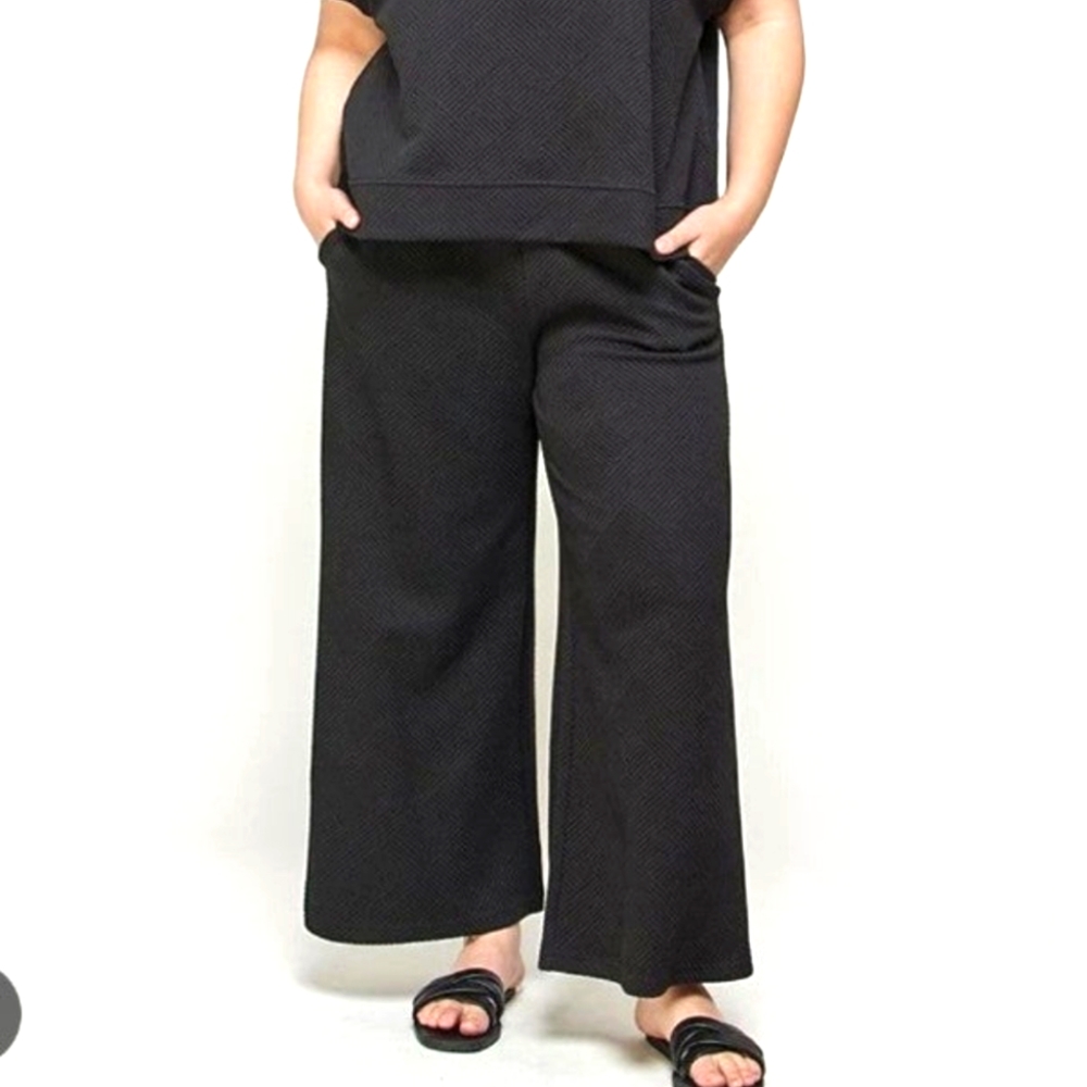 Textured Flare Drawstring Pants - Picture 2 of 4
